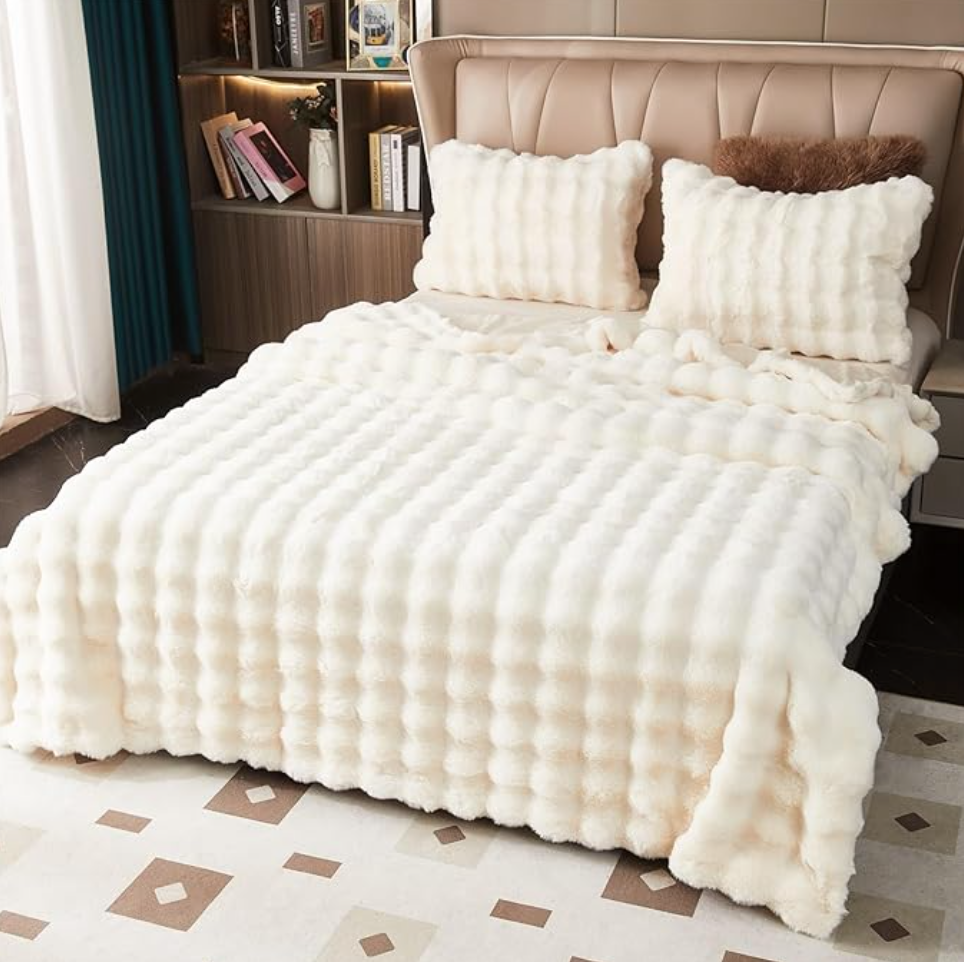 Plüschdecke weiß, bubble Kuscheldecke, warm,weich,waschbar – Wohldecke Deutschland