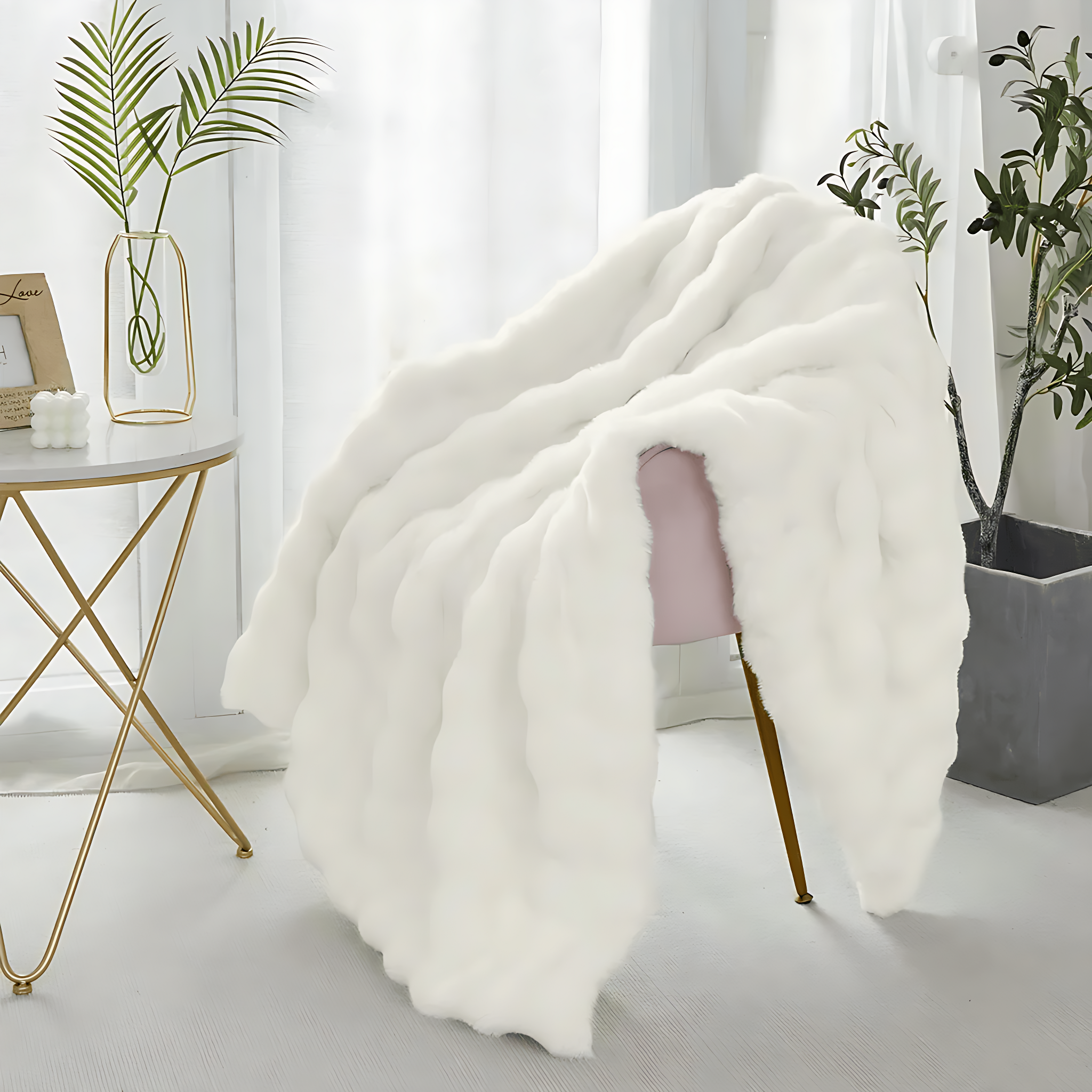 plueschdecke-weiss-bubble-kuscheldecke-stuhl